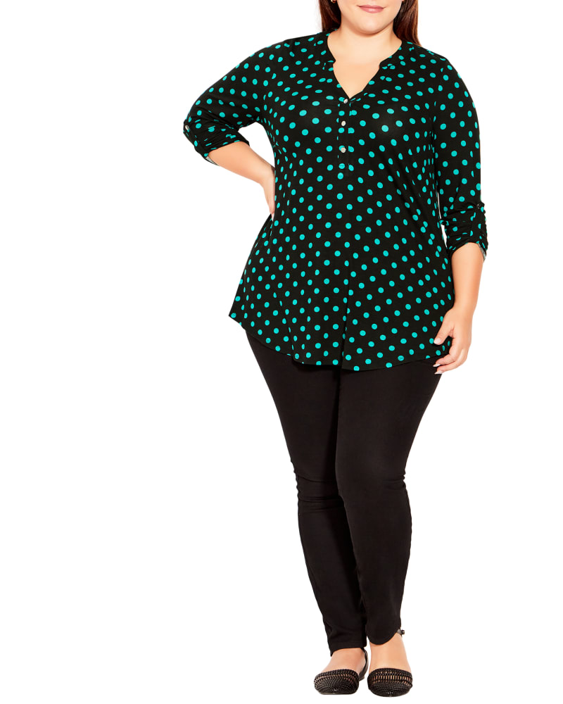 Front of a model wearing a size 14 Norah Printed Jersey Shirt in Black / Kelly Green by Evans. | dia_product_style_image_id:234275